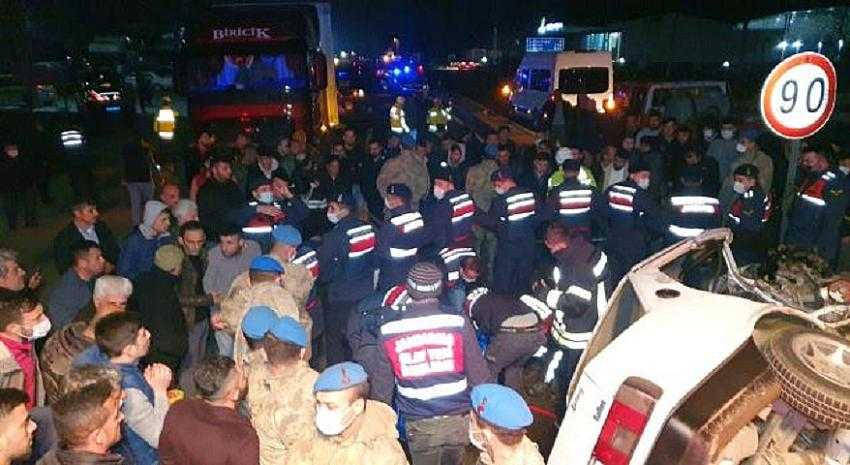 Gençlerin hayatını kaybettiği feci kaza son sürat geldi
