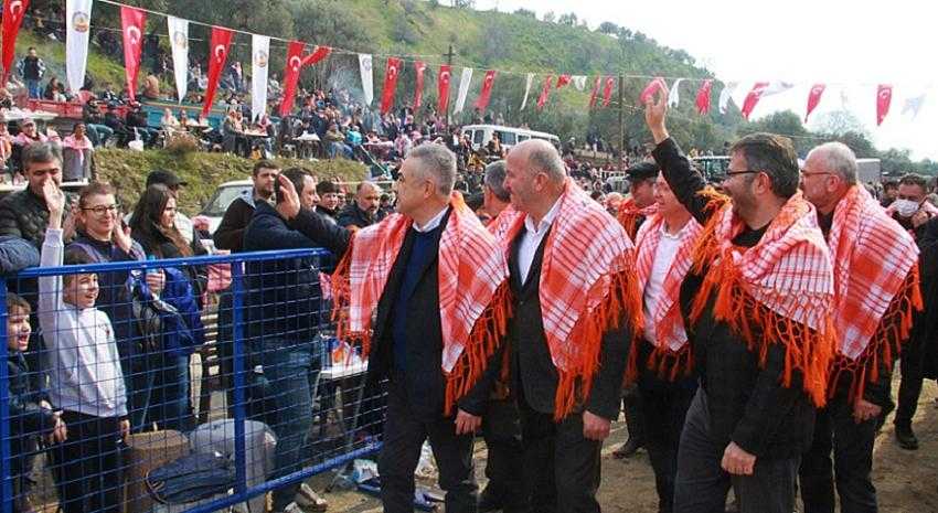 Kuyucak deve güreşi festivali coşkulu bir şekilde yapıldı
