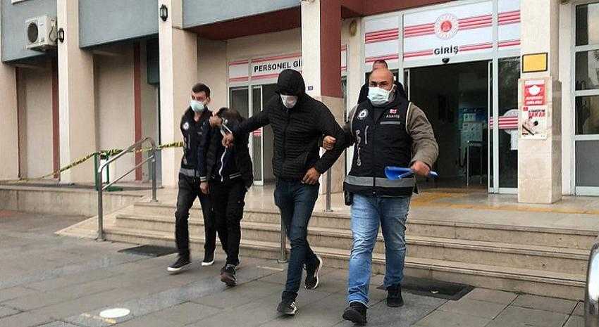 ŞAKALAŞARAK YÜRÜYEN YÜZSÜZ HIRSIZLAR YAKALANDI