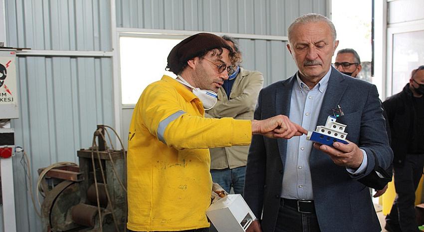 Didim'de hurda malzemeler sokak hayvanları için yuva oluyor