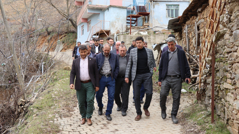 Başkan Özcan’dan Kahvederesi çıkarması