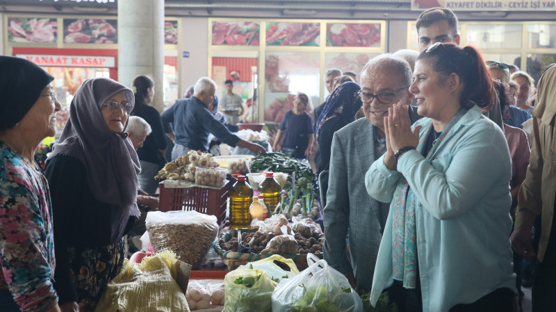 BAŞKAN ÇERÇİOĞLU KUYUCAK PAZARI'NI ZİYARET ETTİ