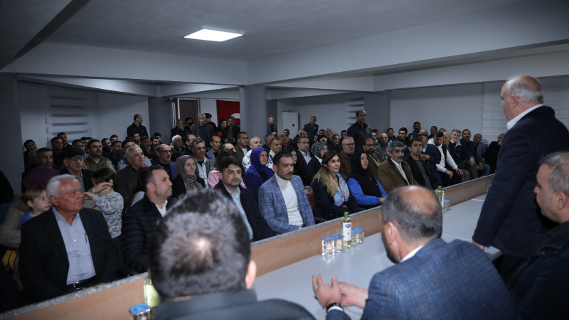 Ağrılılar başkanını bağrına bastı