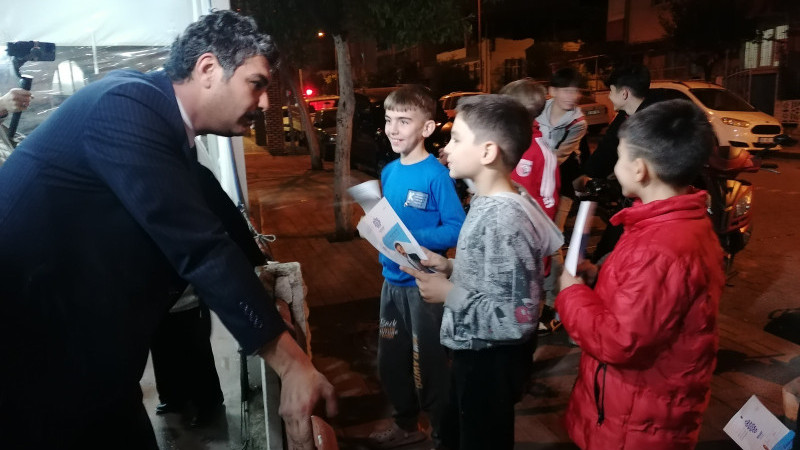 Çocuklardan “En Büyük Başkan, Ali Başkan!” tezahüratı!