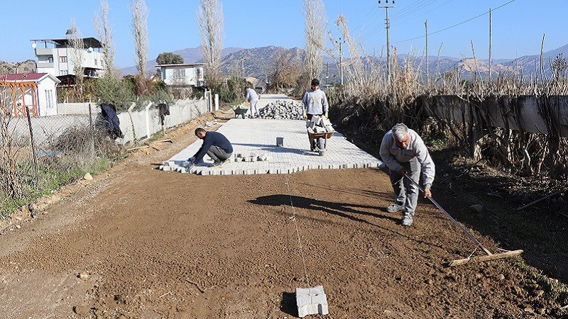Nazilli Belediyesi Arslanlı'da yol çalışmalarını tamamladı