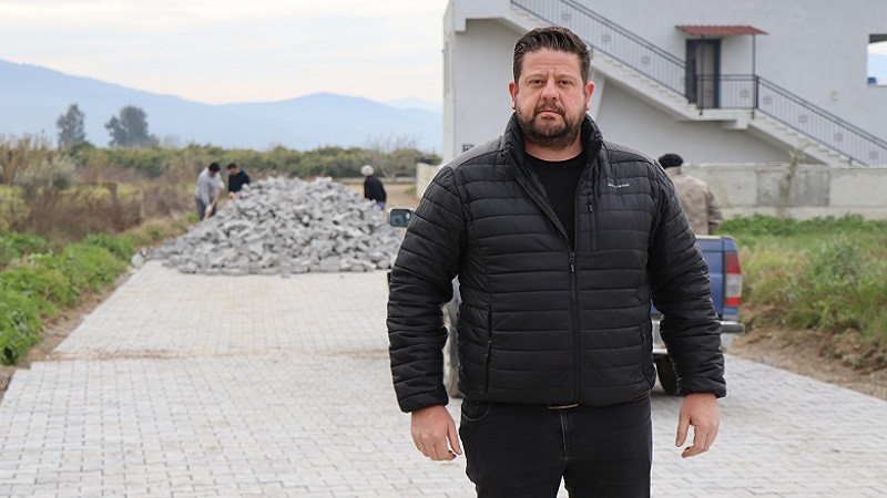 Nazilli Belediyesi Sevindikli’de yolları yeniliyor