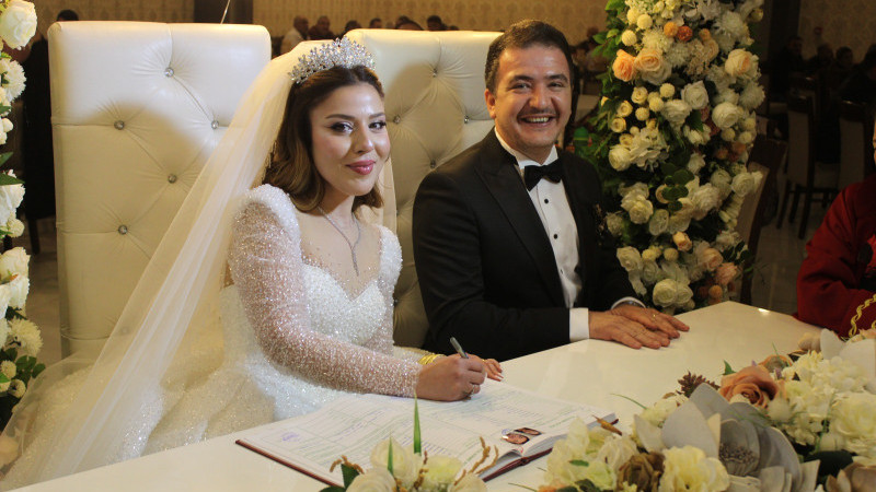 Elvin ve Muhammed masal gibi düğünle dünya evine girdiler