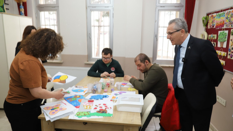 Başkan Tetik’ten özel çocuklara anlamlı ziyaret