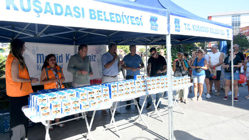 KUŞADASI BELEDİYESİ’NDEN KANDİL SİMİDİ İKRAMI