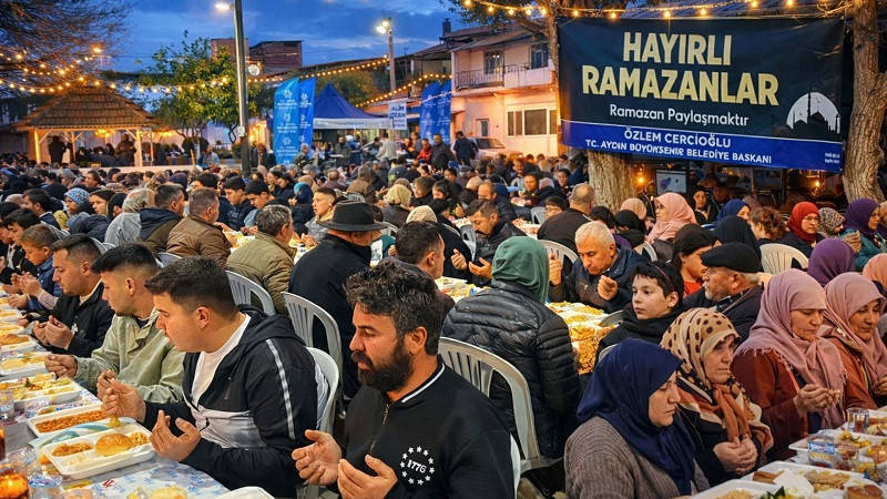 Çerçioğlu, binlerce vatandaşı iftar sofralarında buluşturmaya devam ediyor