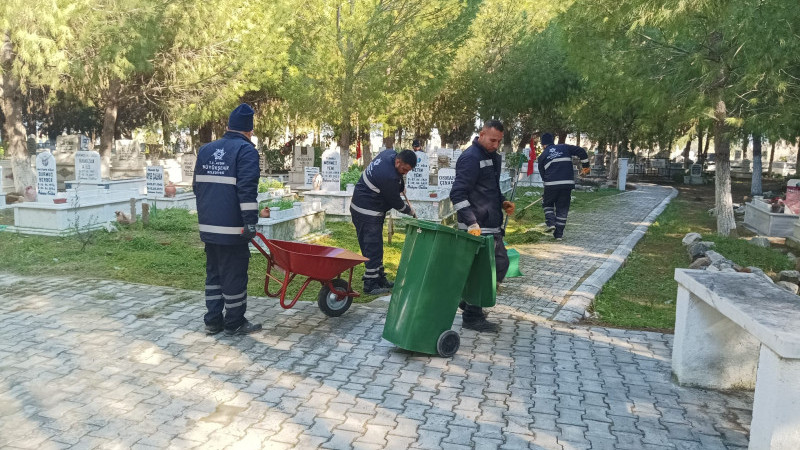 Çerçioğlu'ndan mezarlıklarda Ramazan Bayramı öncesi temizlik çalışması